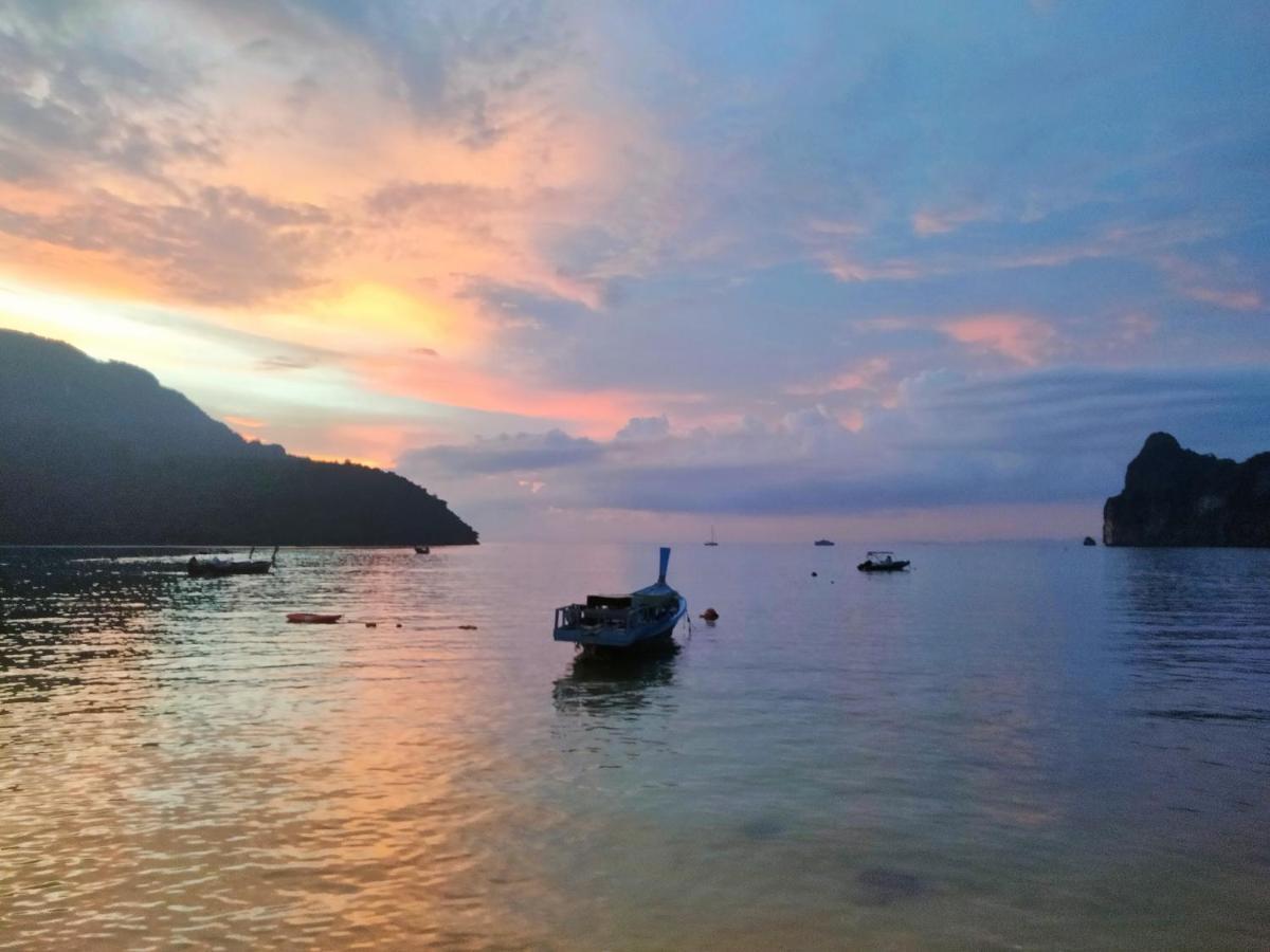 Dalum Beachhouse Phi Phi-eilanden Buitenkant foto